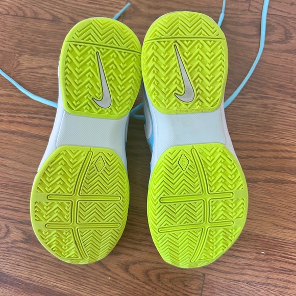 Women's Nike Air Vapor Advantage Court Shoes Sz. 7.5 Great for Pickleball! - Picture 3 of 5